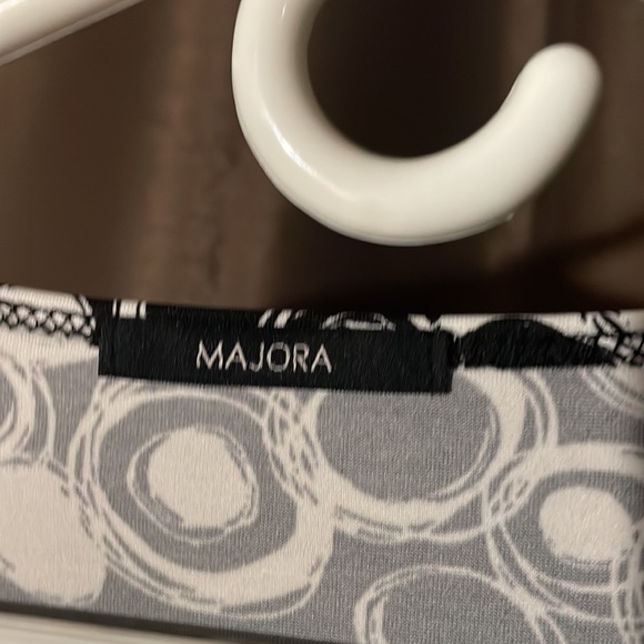 Black and white dressy top - Size L . - Picture 3 of 3